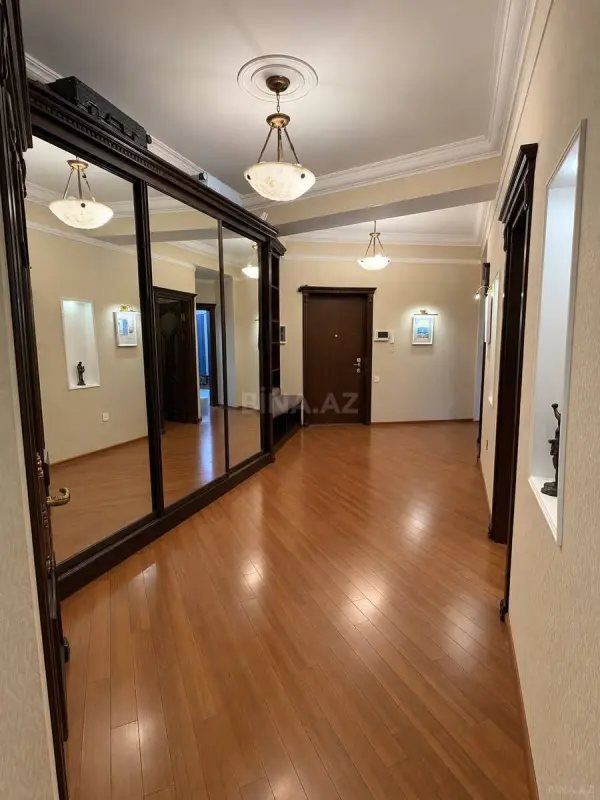 Satılır 3 otaqlı mənzil 140 m²