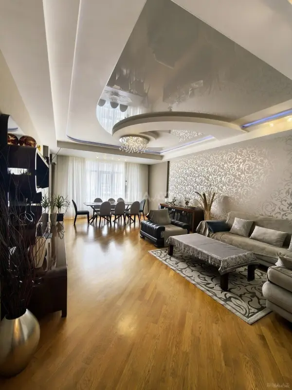 Satılır 3 otaqlı mənzil 145 m²