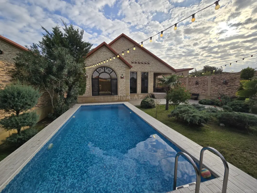 Satılır 4 otaqlı həyət evi 165 m²