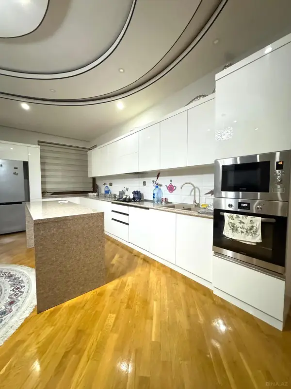 Kirayə verilir 3 otaqlı mənzil 130 m²