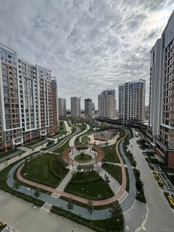 Satılır 4 otaqlı mənzil 130 m²