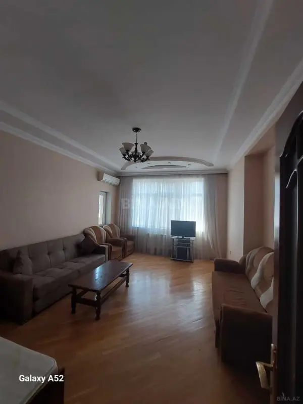 Kirayə verilir 2 otaqlı mənzil 90 m²