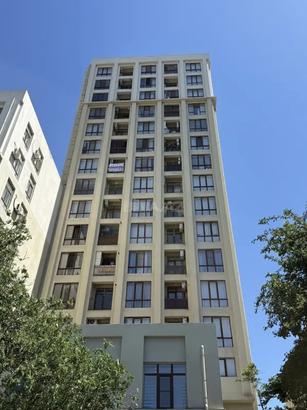 Satılır 3 otaqlı mənzil 120.8 m²
