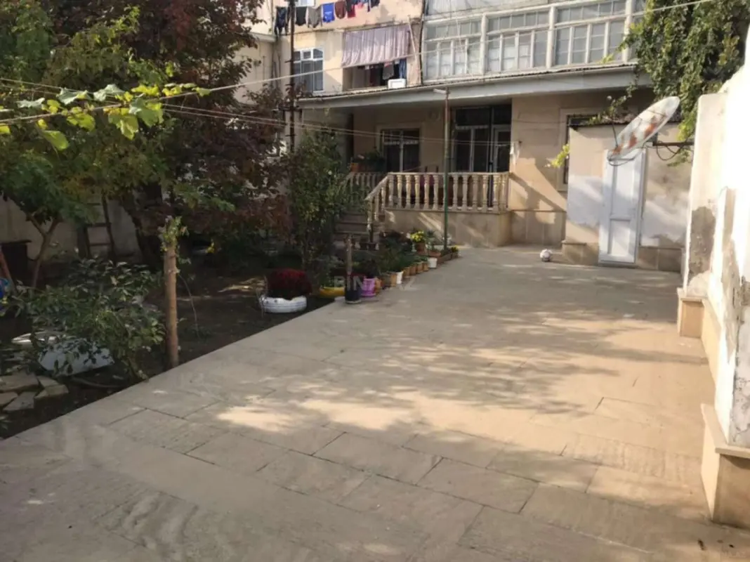 Satılır 5 otaqlı mənzil 125 m²