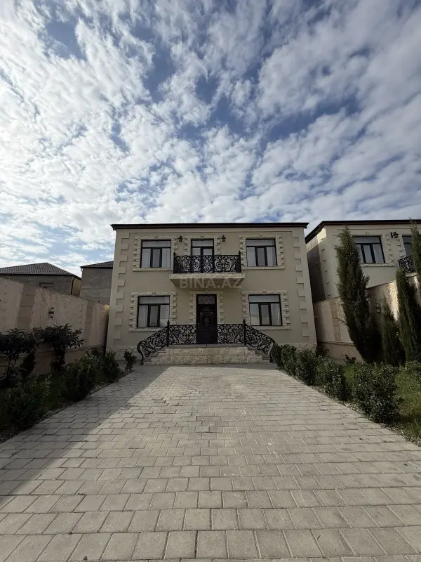 Satılır 4 otaqlı həyət evi 200 m²