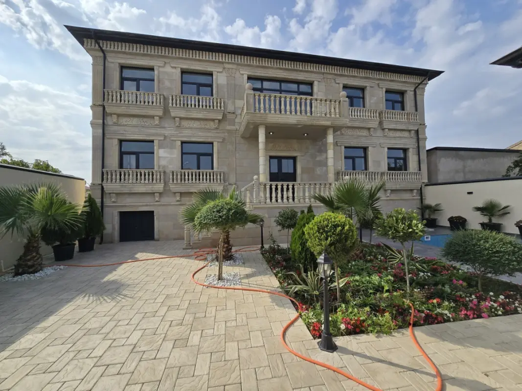 Satılır 5 otaqlı həyət evi 310 m²
