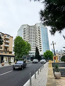 Satılır 4 otaqlı mənzil 168 m² — Bakı 4 otaq 168.00 m²
