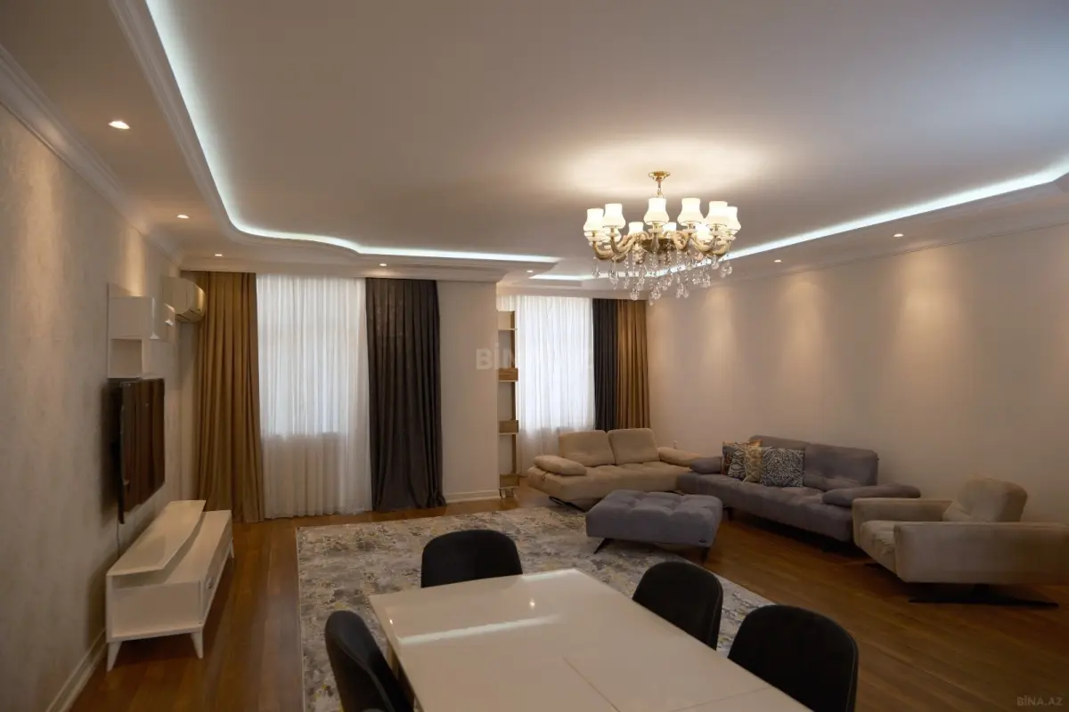 Satılır 4 otaqlı mənzil 181 m²
