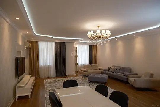 Satılır 4 otaqlı mənzil 181 m² — Bakı 4 otaq 181.00 m²