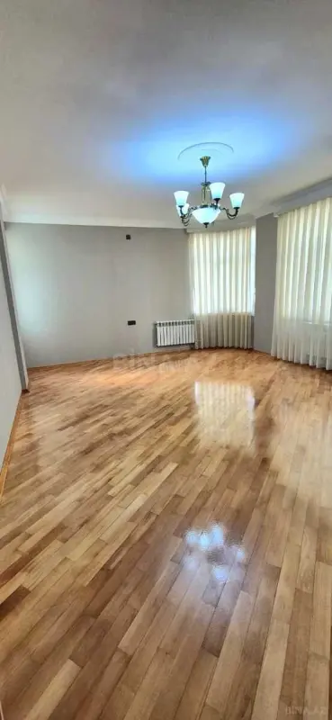 Satılır 3 otaqlı mənzil 126 m²