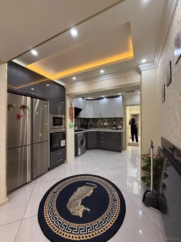 Satılır 4 otaqlı mənzil 140 m²