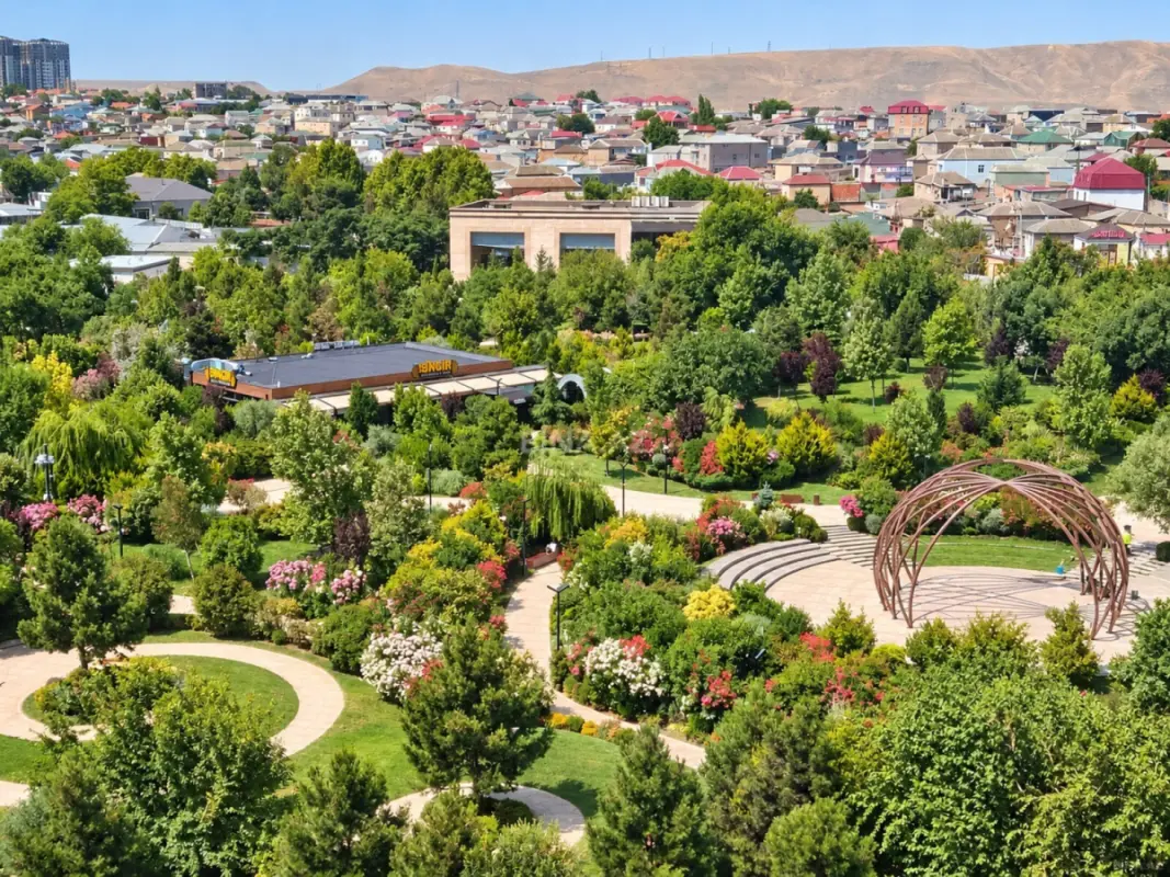 Satılır 4 otaqlı mənzil 135 m²
