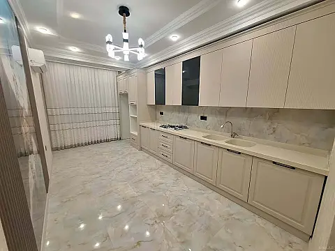 Satılır 4 otaqlı mənzil 143 m² — Bakı 4 otaq 143.00 m²