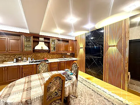 Satılır 4 otaqlı mənzil 240 m² — Bakı, Nizami 4 otaq 240.00 m²