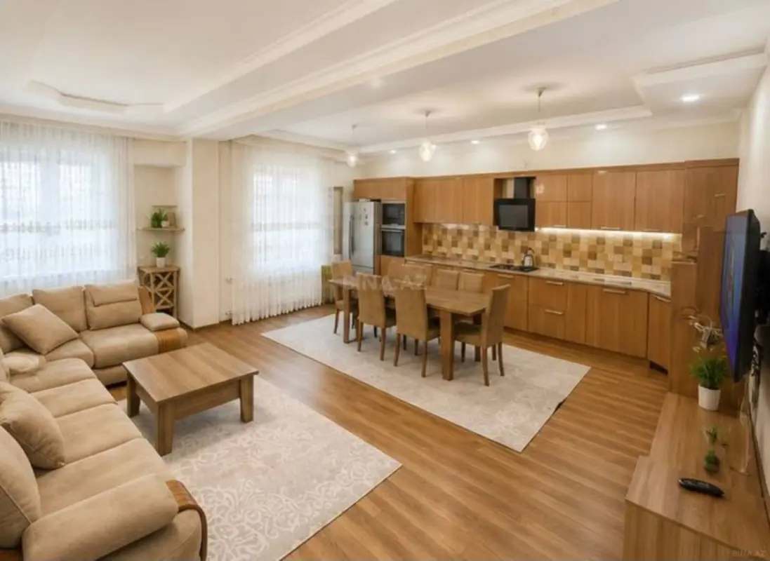 Satılır 3 otaqlı mənzil 130 m²