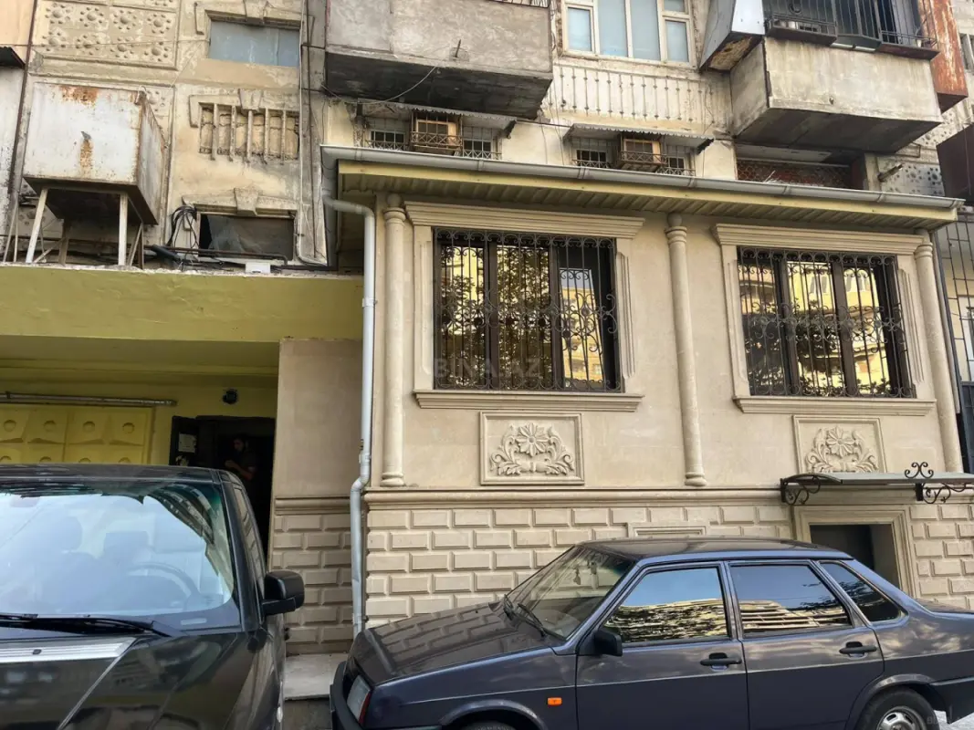 Satılır 4 otaqlı mənzil 140 m²