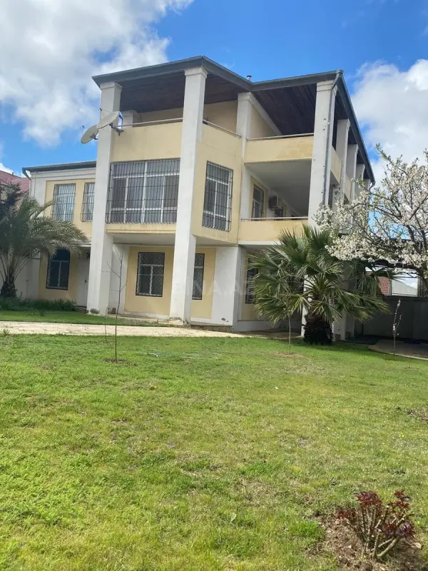 Satılır 7 otaqlı həyət evi 321 m²