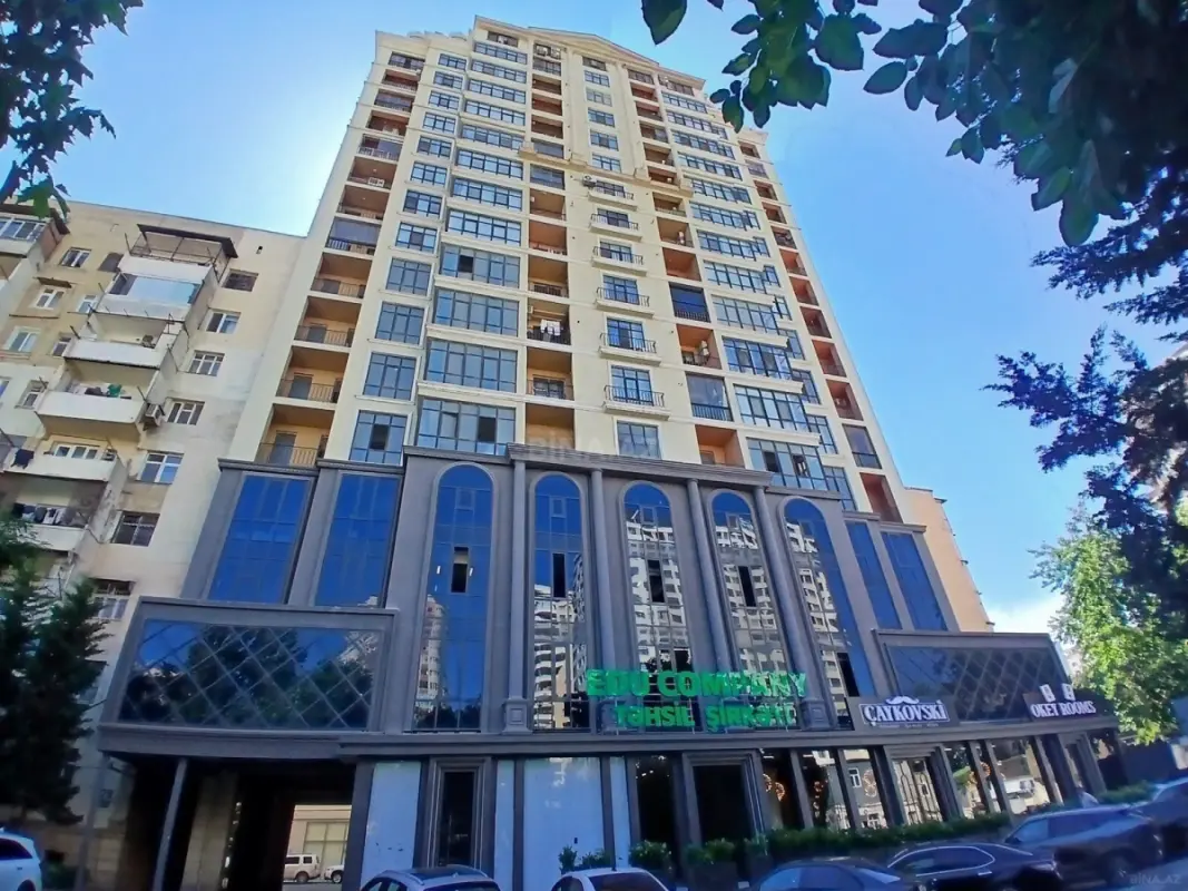 Satılır 4 otaqlı mənzil 199 m²