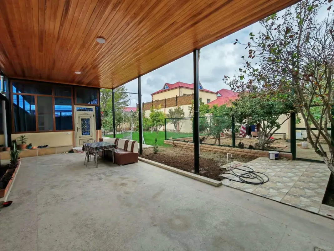 Satılır 5 otaqlı həyət evi 180 m²