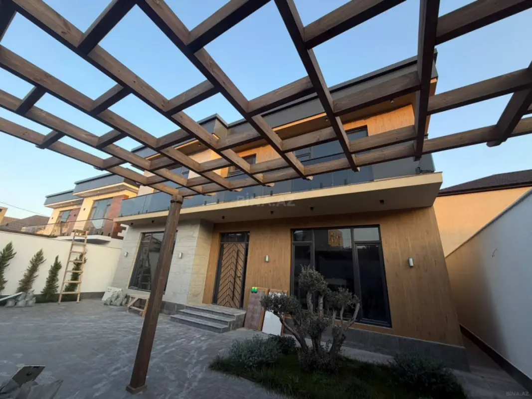 Satılır 5 otaqlı həyət evi 250 m²