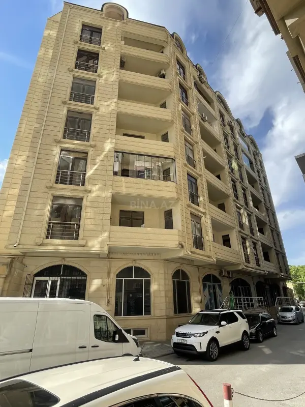 Satılır 4 otaqlı mənzil 188 m²