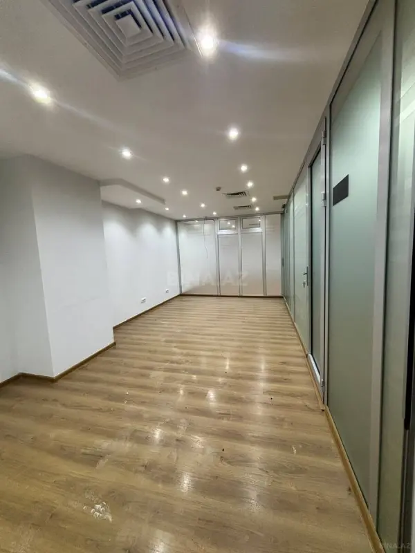 Kirayə verilir 14 otaqlı ofis 550 m²