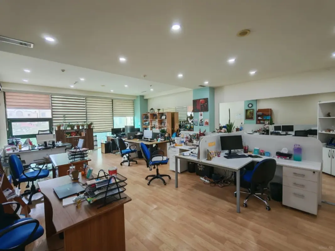 Kirayə verilir 15 otaqlı ofis 1100 m²