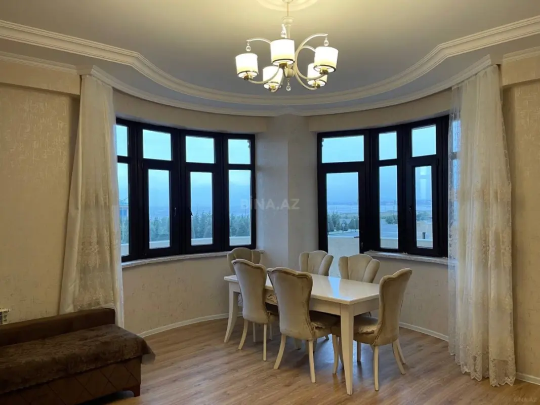 Kirayə verilir 4 otaqlı mənzil 130 m²