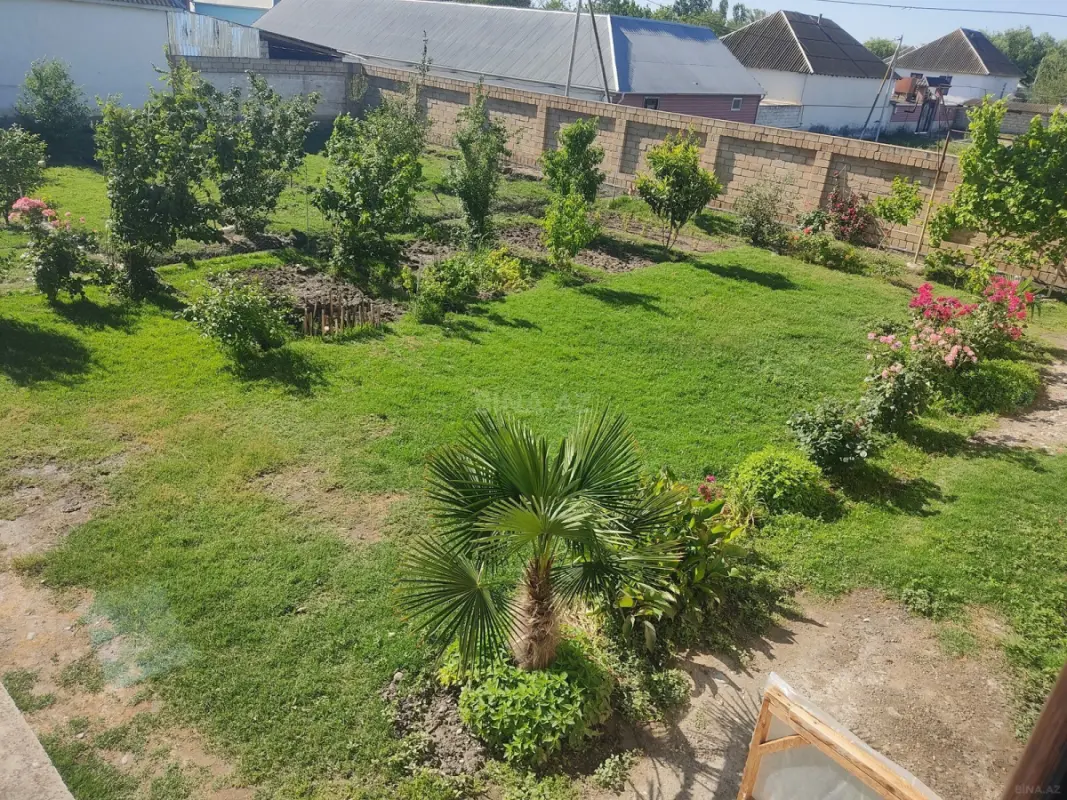 Satılır 5 otaqlı həyət evi 216 m²