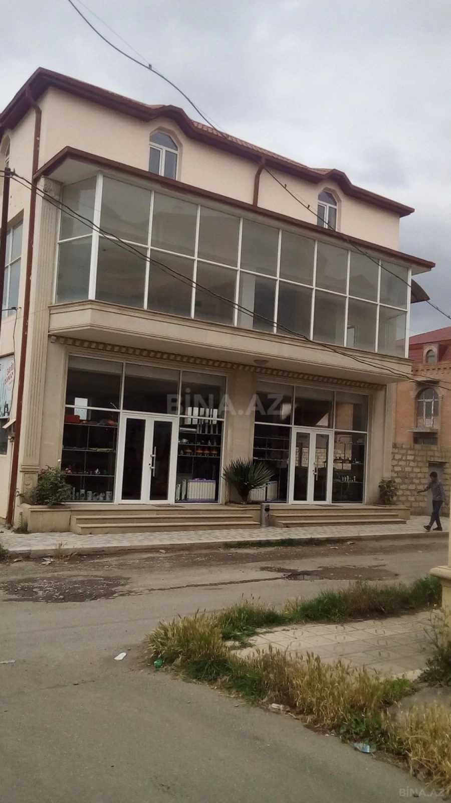 Satılır obyekt 238.8 m²