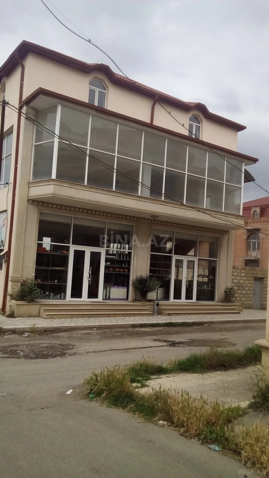 Satılır obyekt 238.8 m²