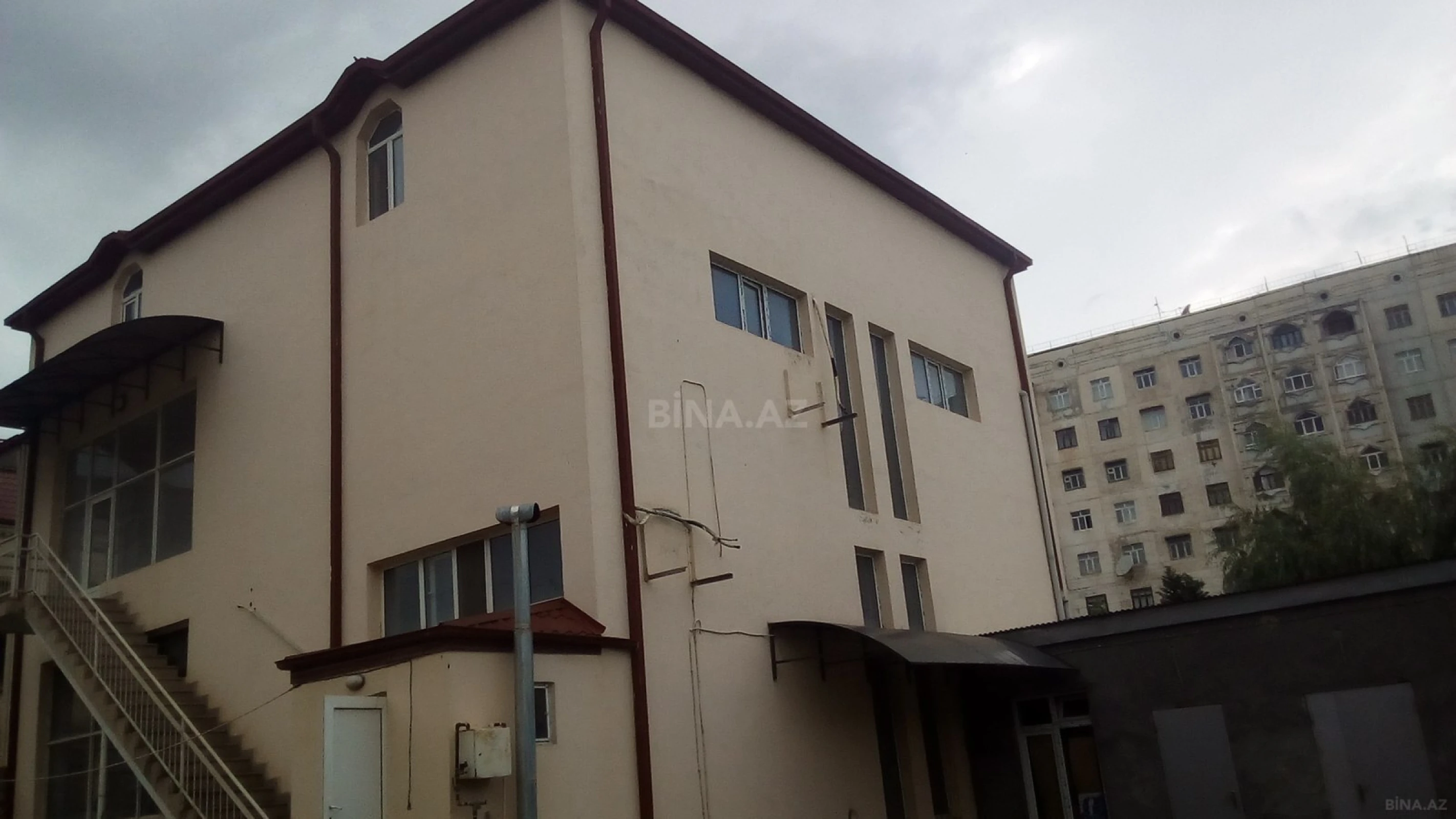 Satılır obyekt 238.8 m²