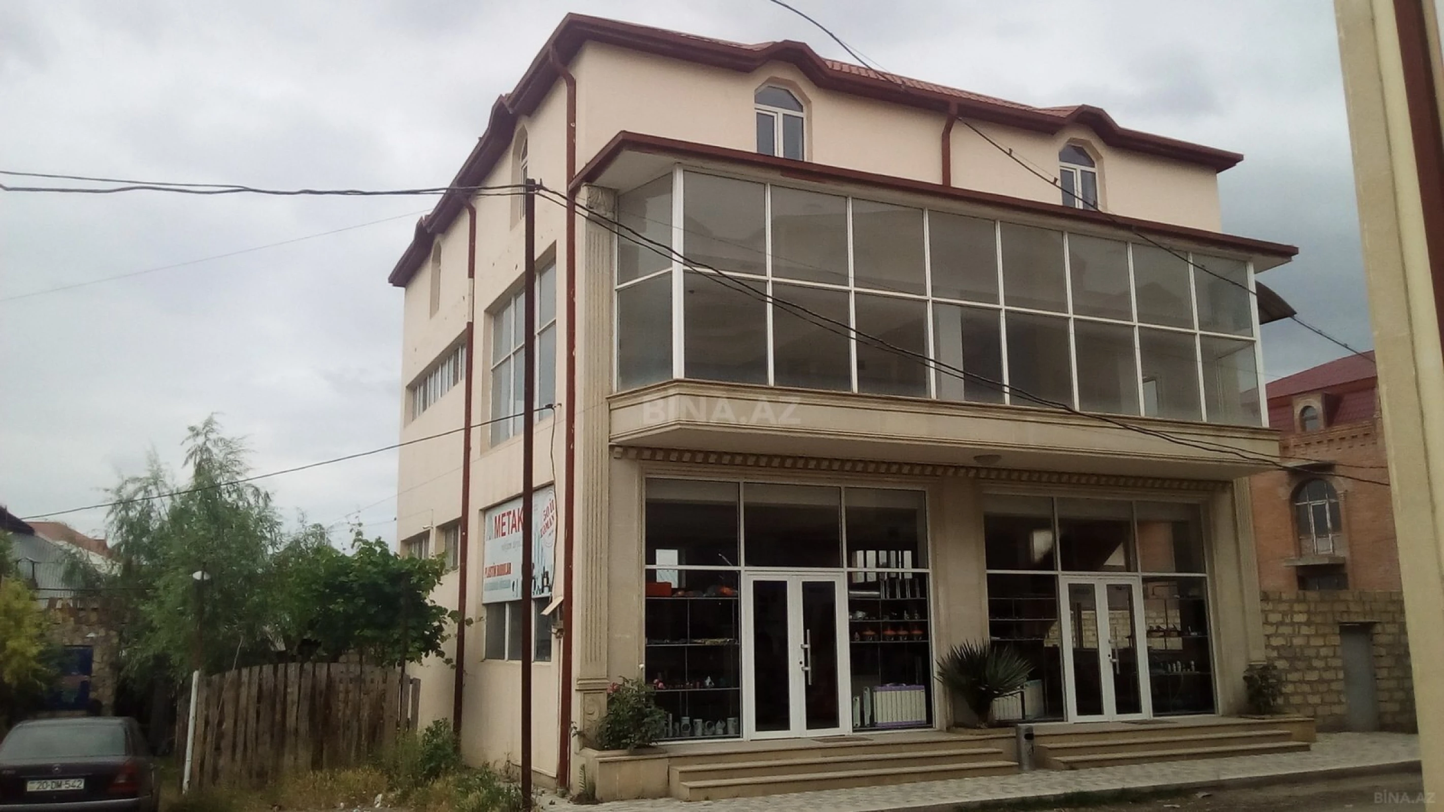 Satılır obyekt 238.8 m²