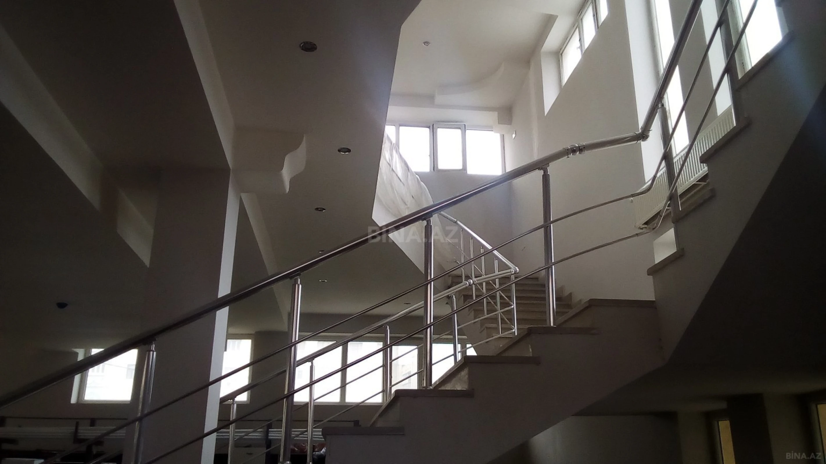 Satılır obyekt 238.8 m²