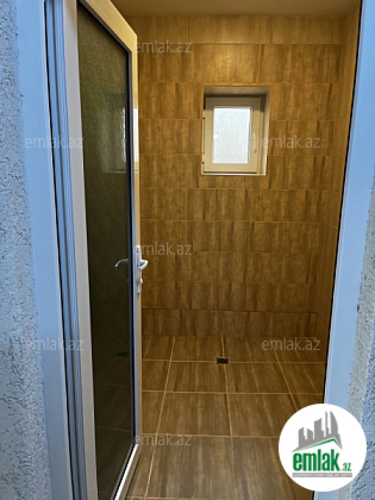 Satılır 4 otaqlı mənzil 140 m²