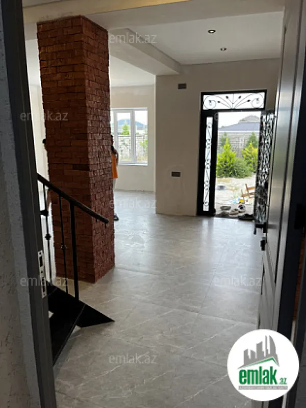 Satılır 4 otaqlı mənzil 140 m²