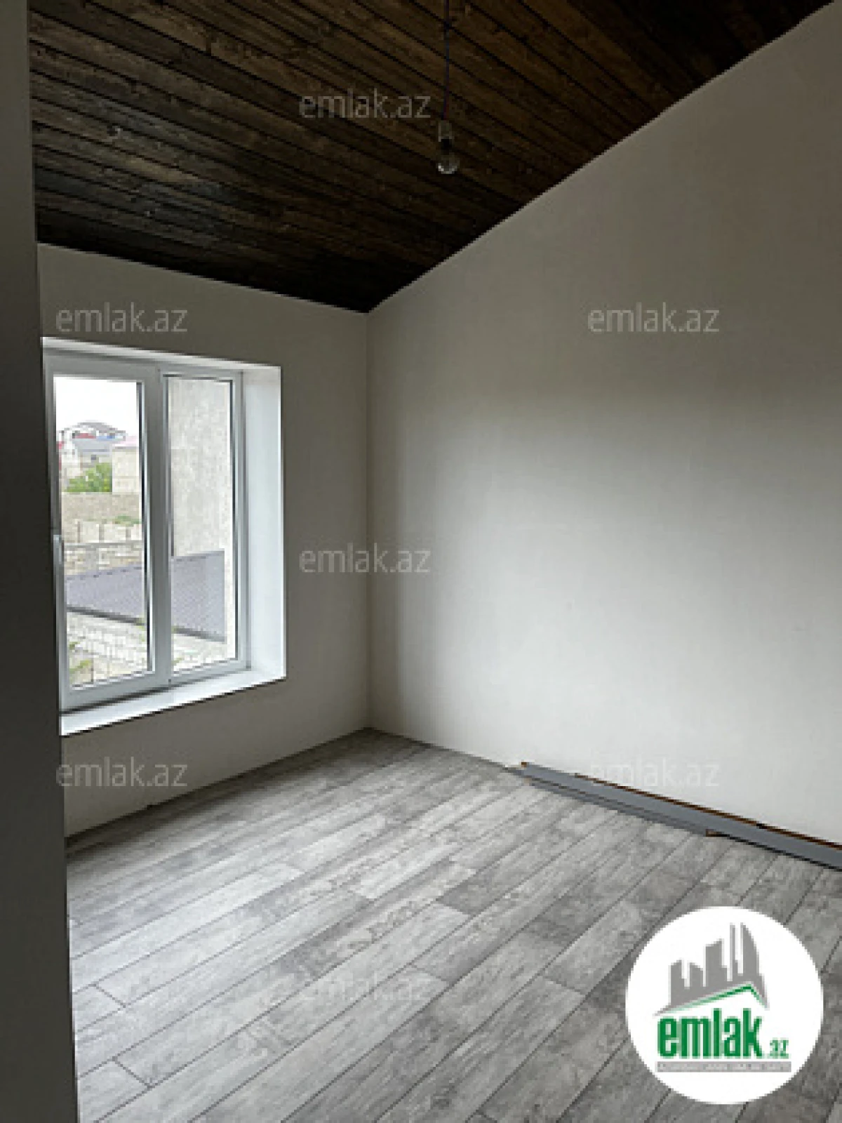 Satılır 4 otaqlı mənzil 140 m²