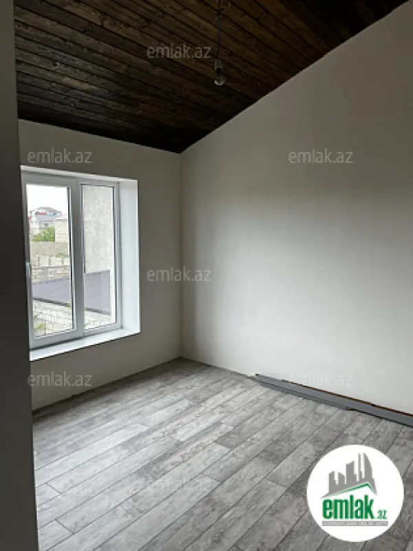 Satılır 4 otaqlı mənzil 140 m²