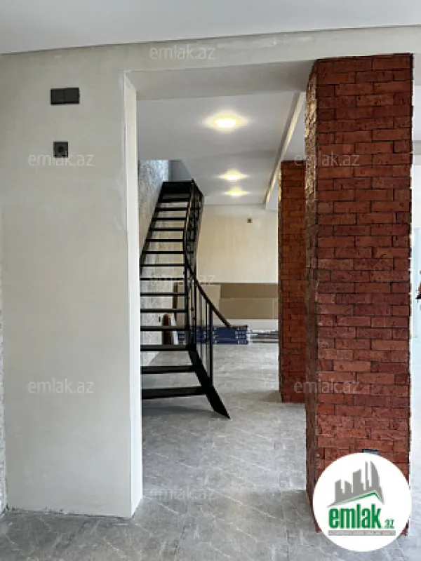 Satılır 4 otaqlı mənzil 140 m²