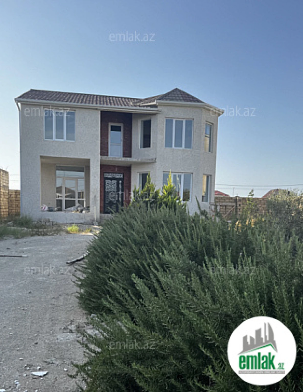 Satılır 4 otaqlı mənzil 140 m²