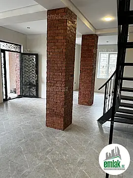 Satılır 4 otaqlı mənzil 140 m²