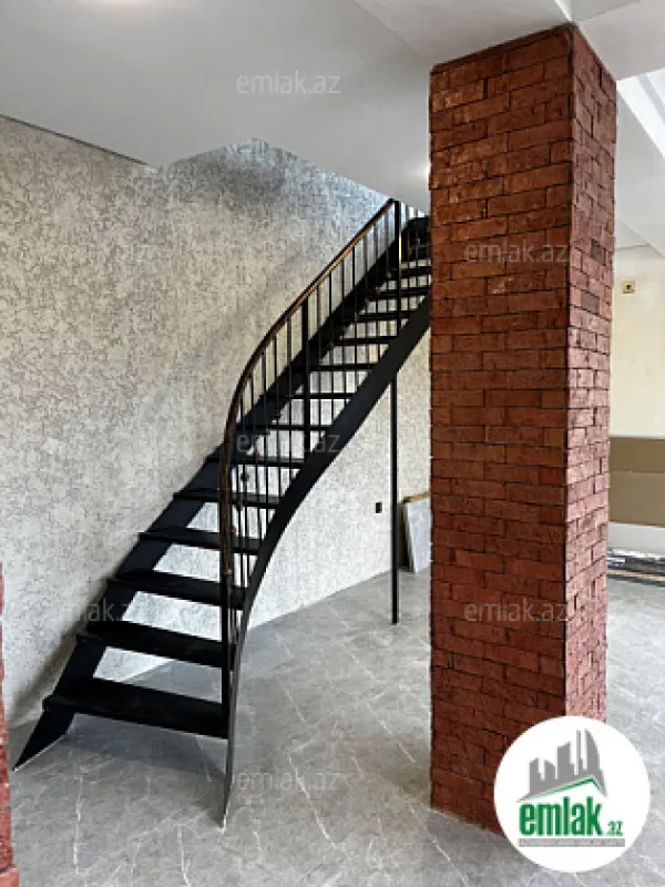 Satılır 4 otaqlı mənzil 140 m²