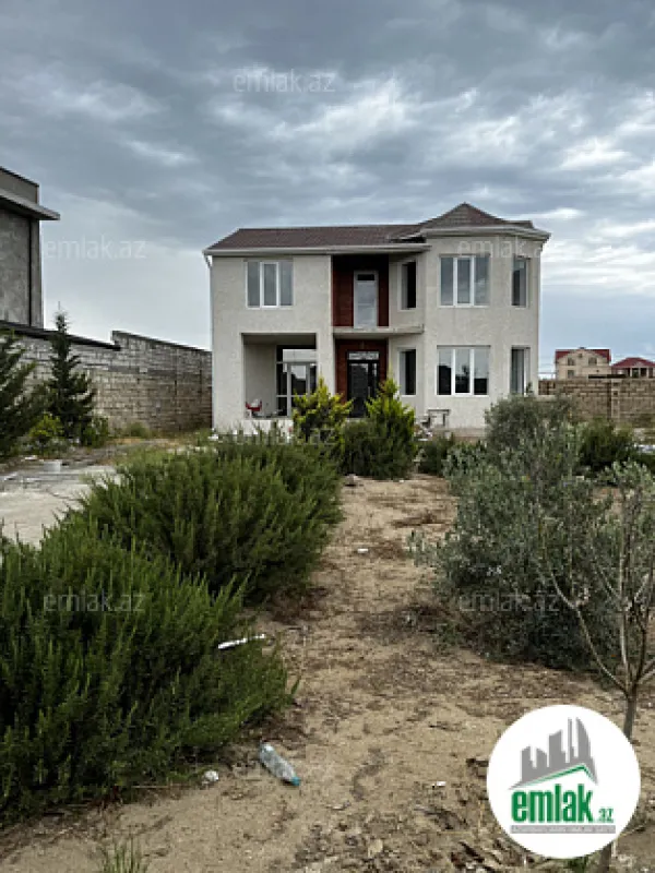 Satılır 4 otaqlı mənzil 140 m²