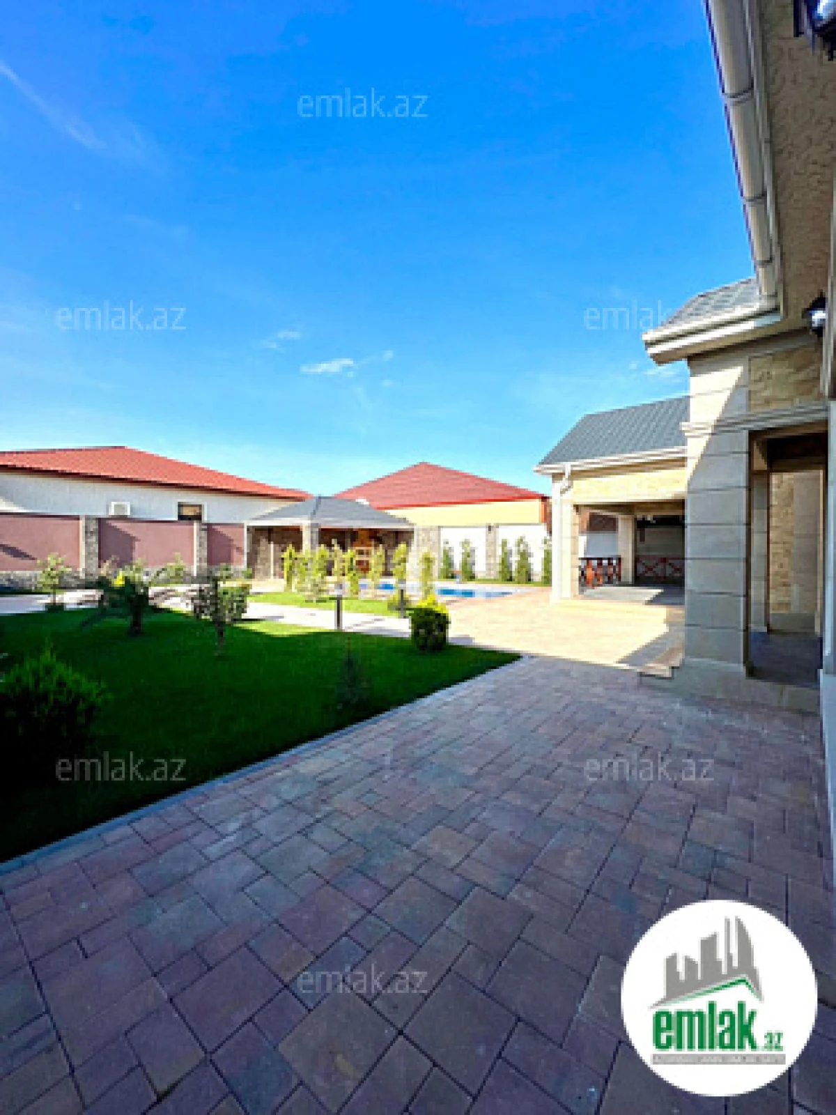 Satılır 4 otaqlı mənzil 190 m²