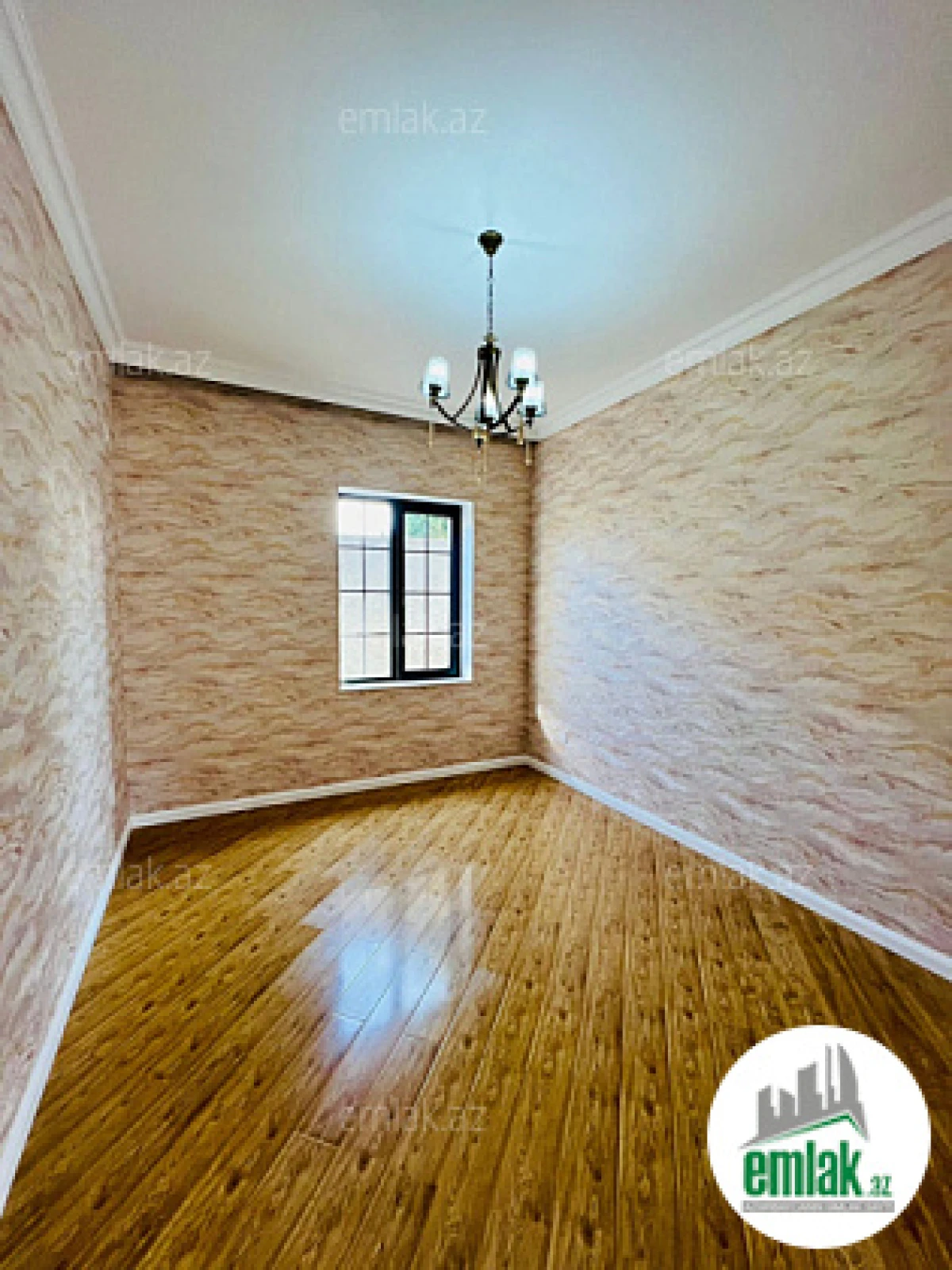 Satılır 4 otaqlı mənzil 190 m²