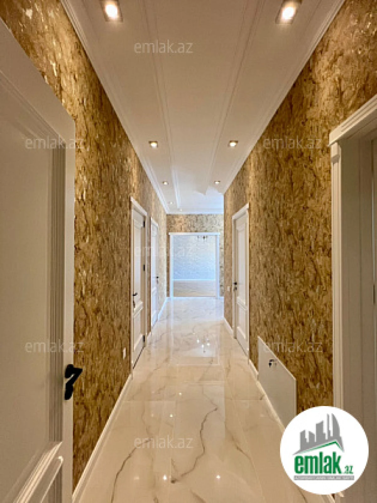 Satılır 4 otaqlı mənzil 190 m²