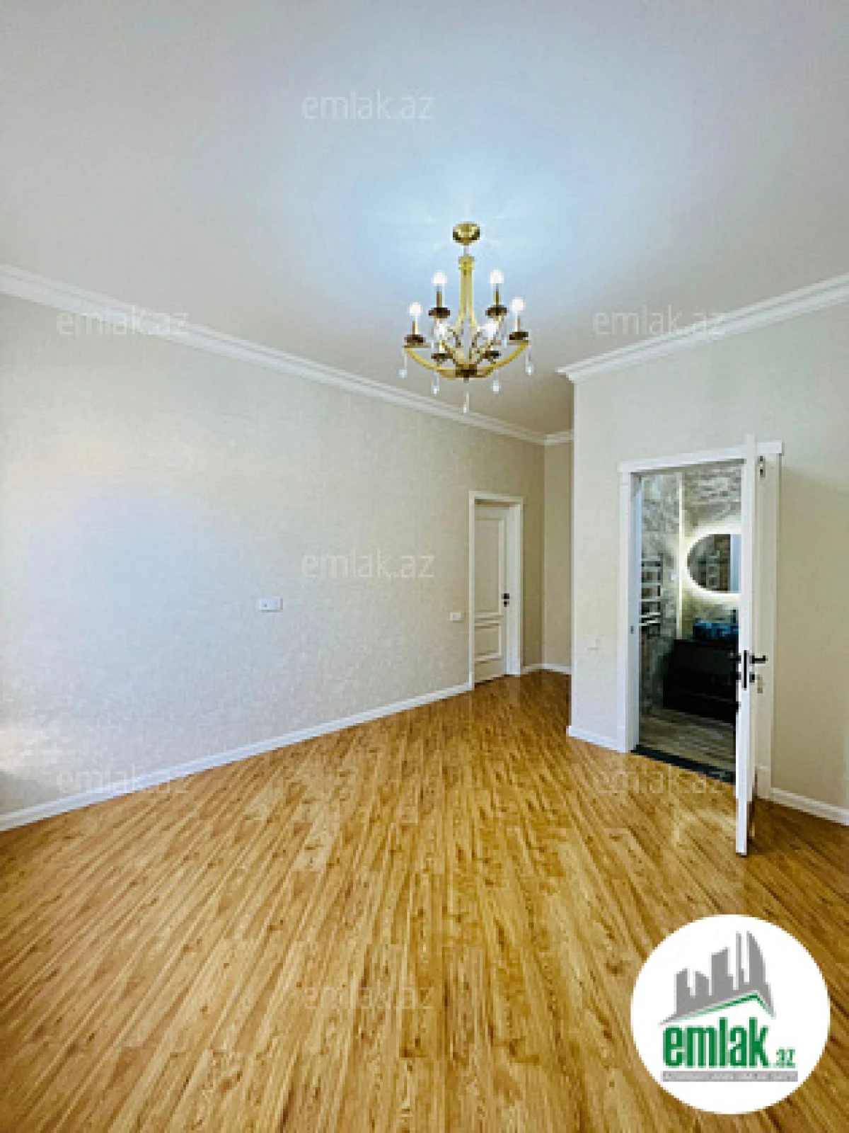 Satılır 4 otaqlı mənzil 190 m²