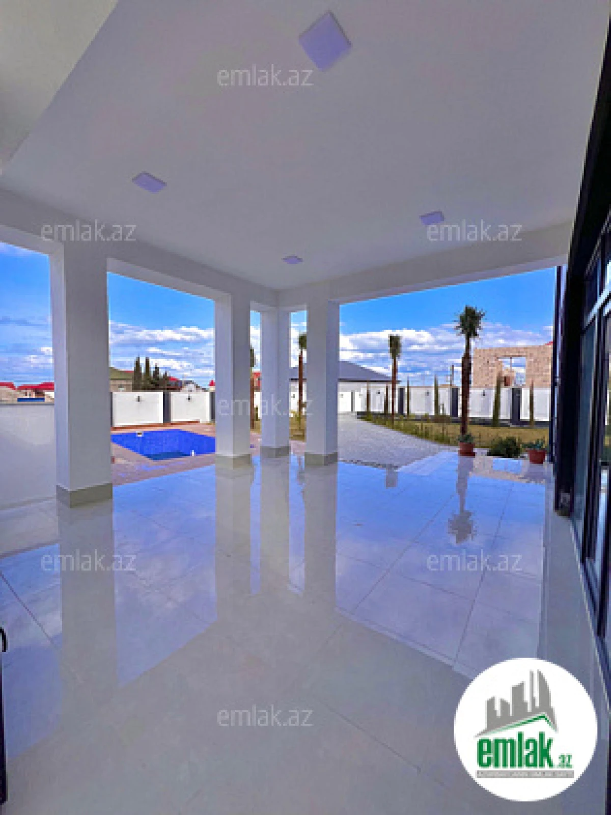 Satılır 4 otaqlı mənzil 220 m²