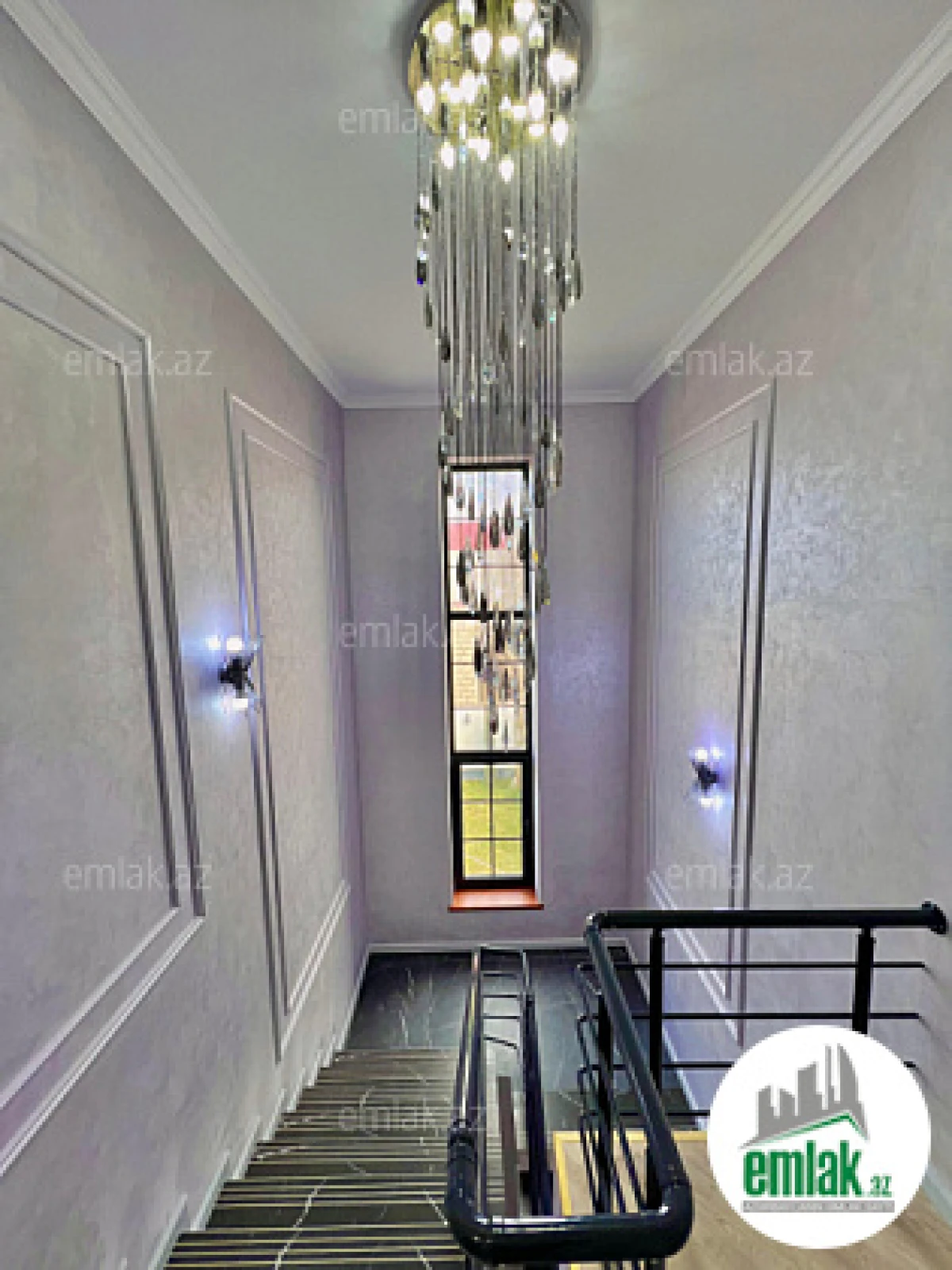 Satılır 4 otaqlı mənzil 220 m²