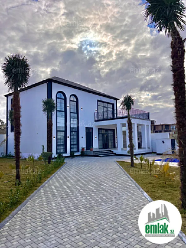 Satılır 4 otaqlı mənzil 220 m²